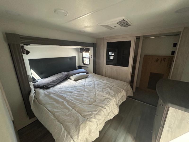 Forest River RV Sandpiper 3550BH bedroom