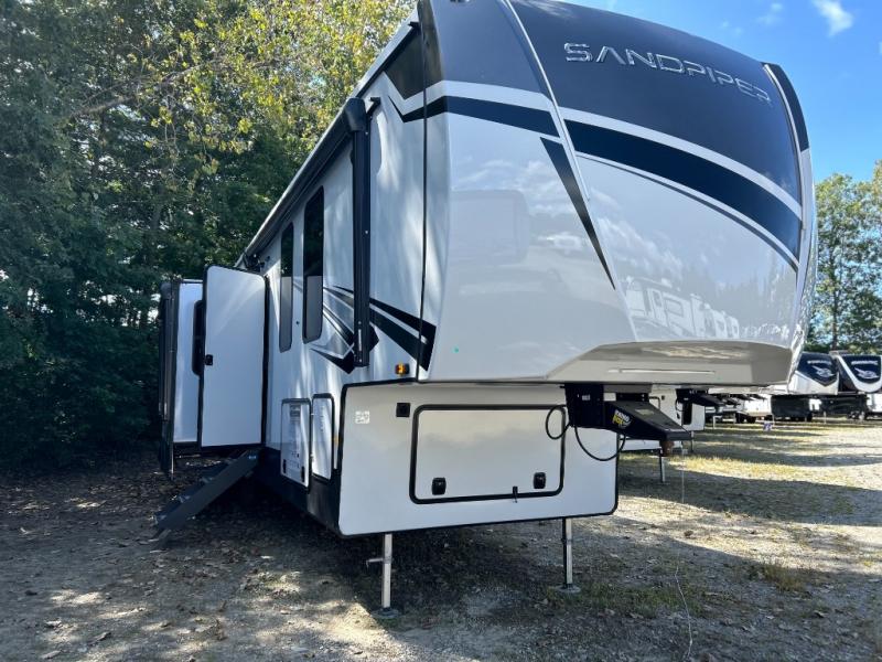 Forest River RV Sandpiper 4002FB