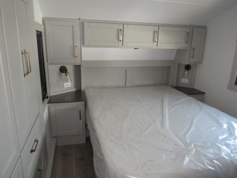 Brinkley Model Z 2900 fifth wheel bedroom